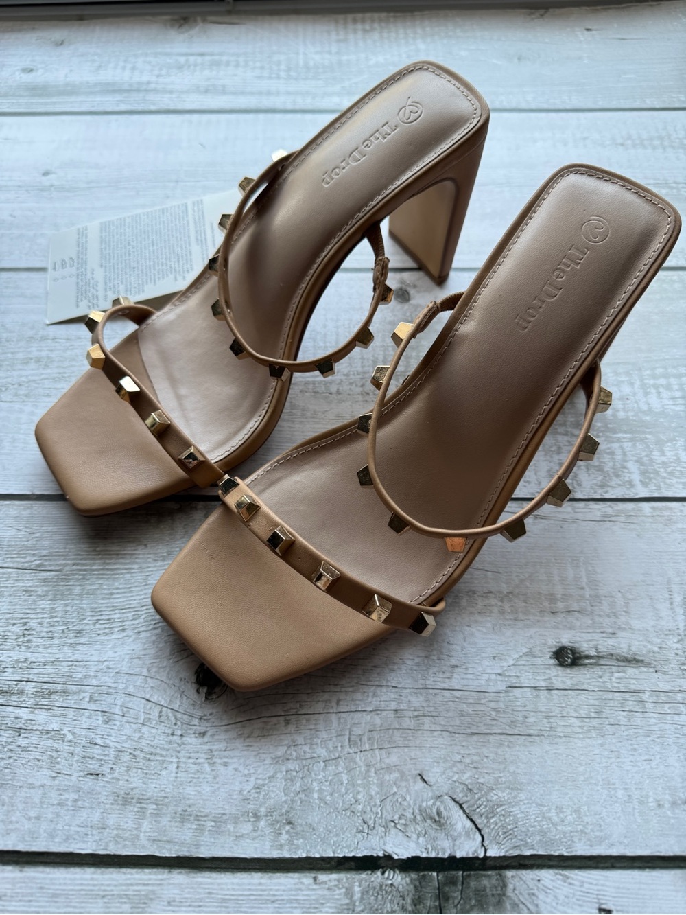 The Drop Avery Doe Tan Studded Block Heel Sandals Size 8 NWT